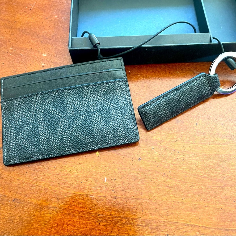 Michael Kors credit card holder and keychain box set ✨ New in box ✨